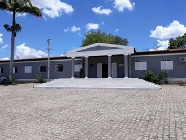 Alunos relatam carência de professores na UNEAL em Santana do Ipanema