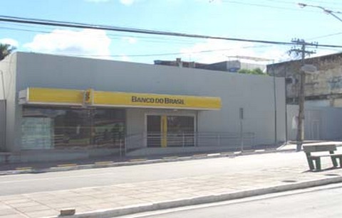 Agências bancárias reabrem hoje ao meio-dia 