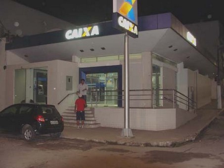 Caixa Econômica Federal abre concurso; salário é de R$ 2.865,04
