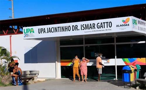 Jovem se dirige à UPA do Jacintinho após ser esfaqueado 20 vezes