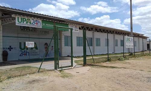 Mulher ferida é socorrida após ser 