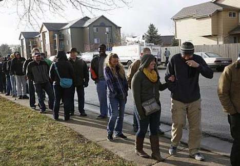 Usuários enfrentam fila no 1º dia de venda de maconha no Colorado