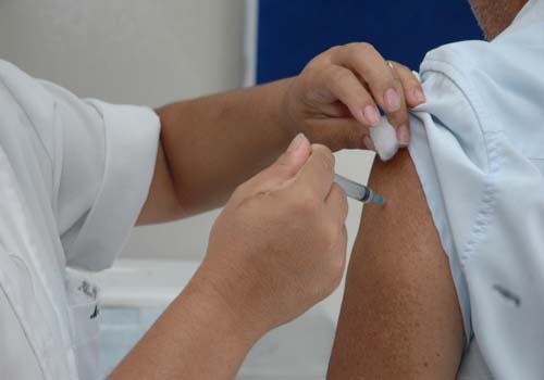 Campanha de vacinação contra gripe pelo país começa nesta segunda