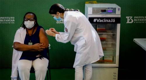 O ano da vacinação: as lições de 2021 em relação à pandemia no Brasil