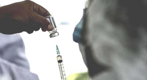 Em fase aguda da covid, país tem 9,4 mi vacinados e 10 mi recuperados