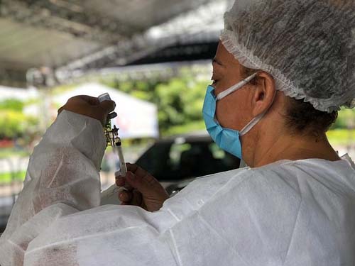 Quem escolher e recusar vacina vai ser punido em Alagoas, dizem AMA e Cosems