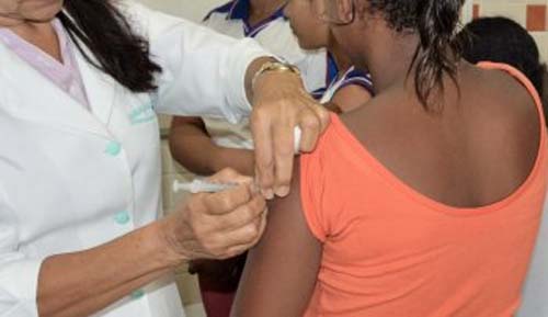 Sesau alerta sobre importância da segunda dose da vacina contra HPV