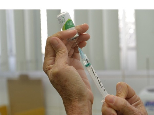 Idosos acamados de Maceió podem tomar vacina contra a gripe em casa, diz Secretaria Municipal de Saúde