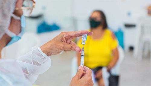 Brasil tem 32,33% da população vacinada com a primeira dose contra a covid-19