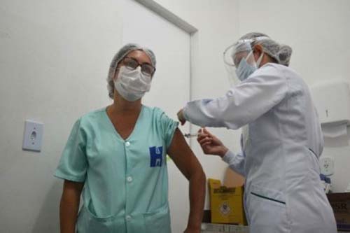 Mais de 30 mil trabalhadores da saúde já foram vacidados em Alagoas
