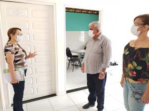 Valmiro Costa visita UBS e reune-se com profissionais da Saúde de Poço