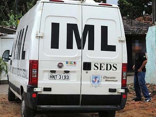 Homem de 30 anos é encontrado sem vida com corda no pescoço em residência da Vila Matias em Penedo