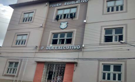 Vereadores empregaram parentes na Prefeitura em troca de apoio 