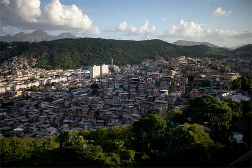 Operação policial na Penha deixa 11 mortos no Rio; moradora é uma das vítimas