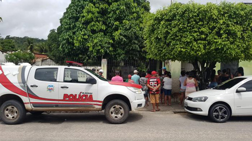 Filho encontra mãe morta supostamente a pauladas em São Miguel dos Campos