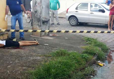 Jovem é assassinado com pedradas na cabeça no bairro do Clima Bom