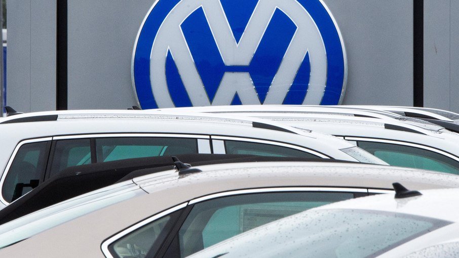 Volkswagen interrompe exportações e suspende operação na Rússia