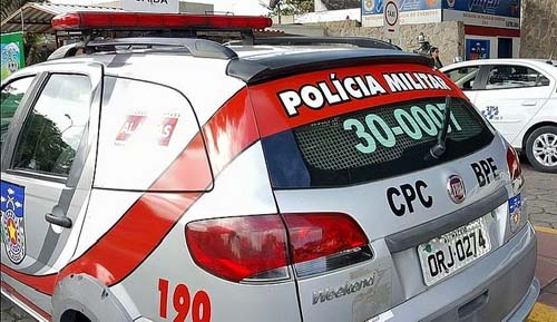 Suspeito de estupro de menor é espancado pela população e preso pela PM, em Ipioca