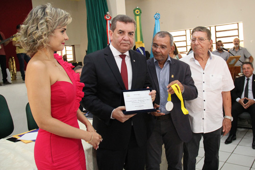 Washington Luiz é homenageado com a Comenda Bráulio Cavalcante