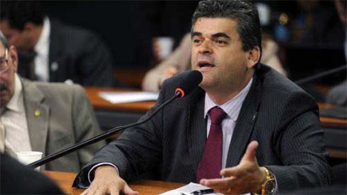 Operação apreende fuzil na casa de candidato a vice-governador do RJ