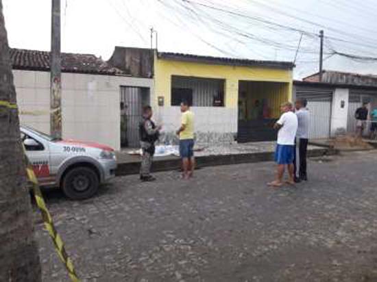 Jovem é assassinado em residencial no bairro Cidade Universitária