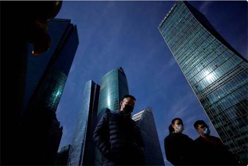 China suspende mais voos por conta da Covid-19; Xangai restringe turismo